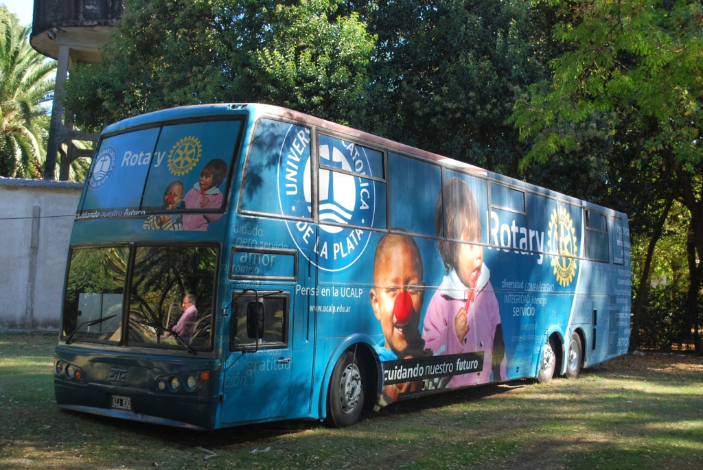 Se presentó la Unidad Sanitaria Móvil de la UCALP y el Rotary International