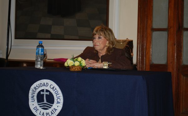 Fanny Mandelbaum en la Facultad de Humanidades