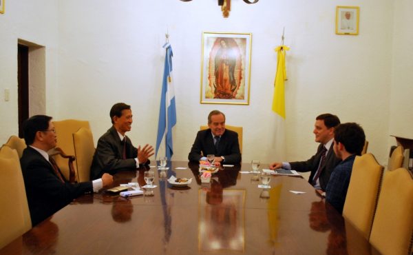 El Embajador Lien Sheng Huang visitó la UCALP