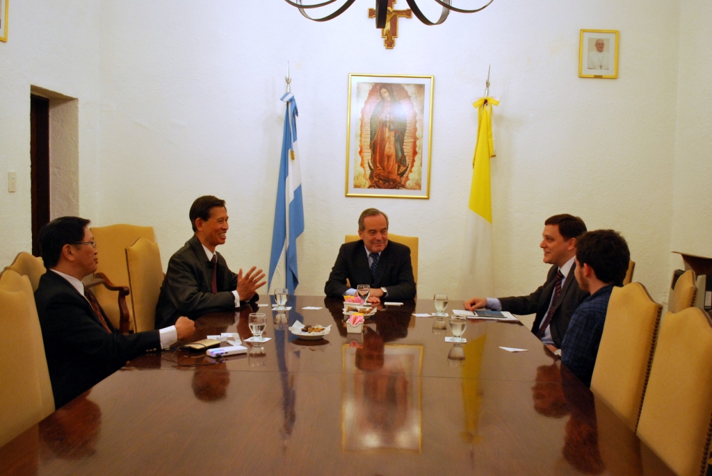 El Embajador Lien Sheng Huang visitó la UCALP