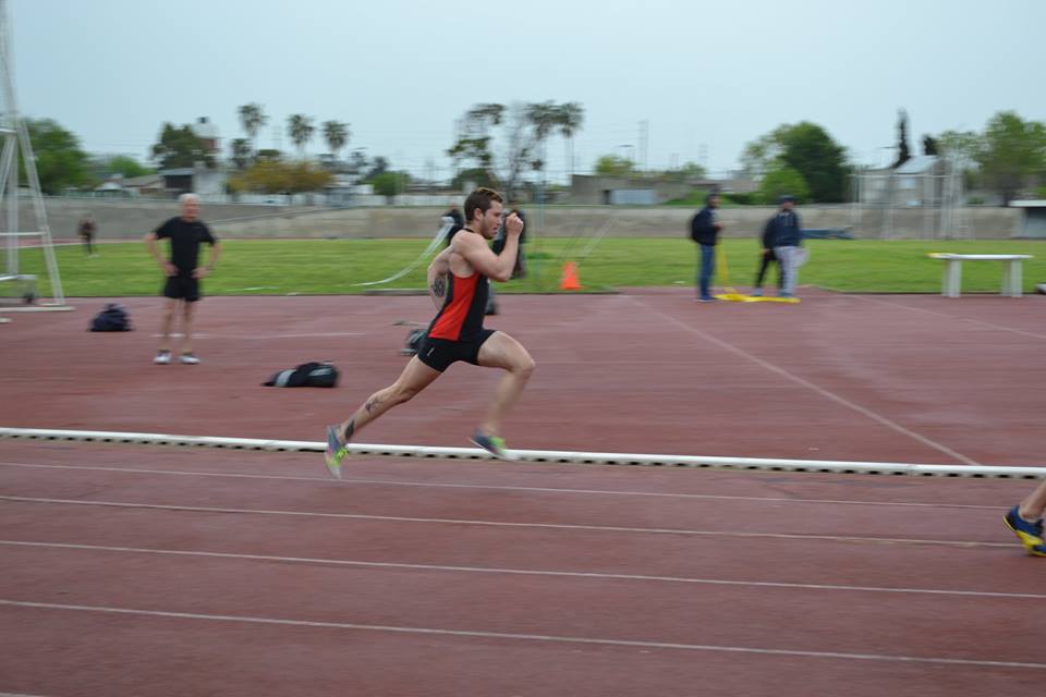 Alumnos de la UCALP se destacan en torneo de atletismo