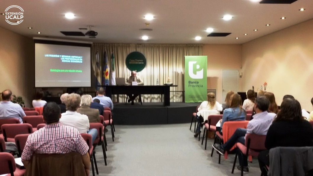 Sede Bernal: Alumnos de la carrera de Contador Público presentes en La Pyme Hoy
