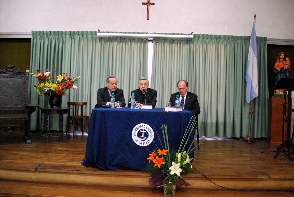 Se presentó la 3° edición de la Santa Biblia de la Editorial UCALP