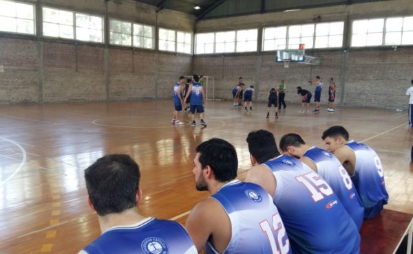 El equipo de básquet sigue como líder