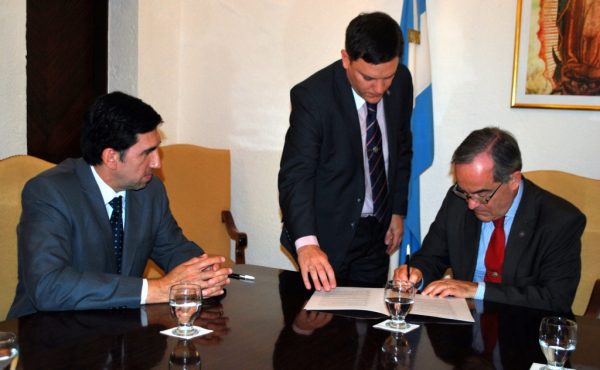 Acuerdo entre la UCALP y APDES