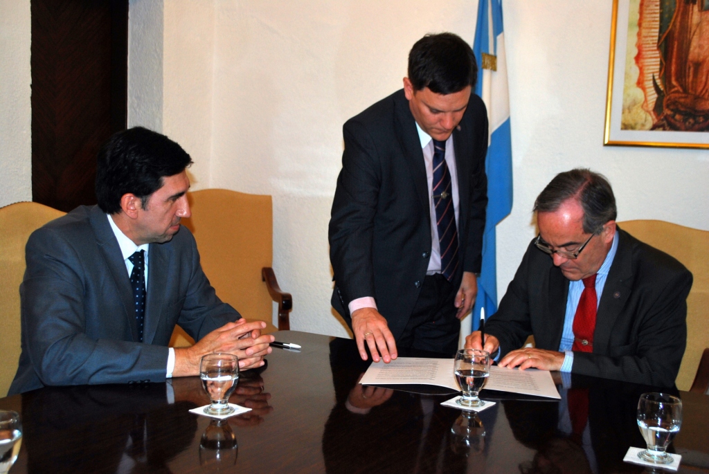 Acuerdo entre la UCALP y APDES