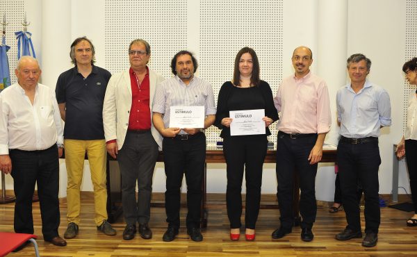 Reconocimiento a docente de la Facultad de Arquitectura y Diseño
