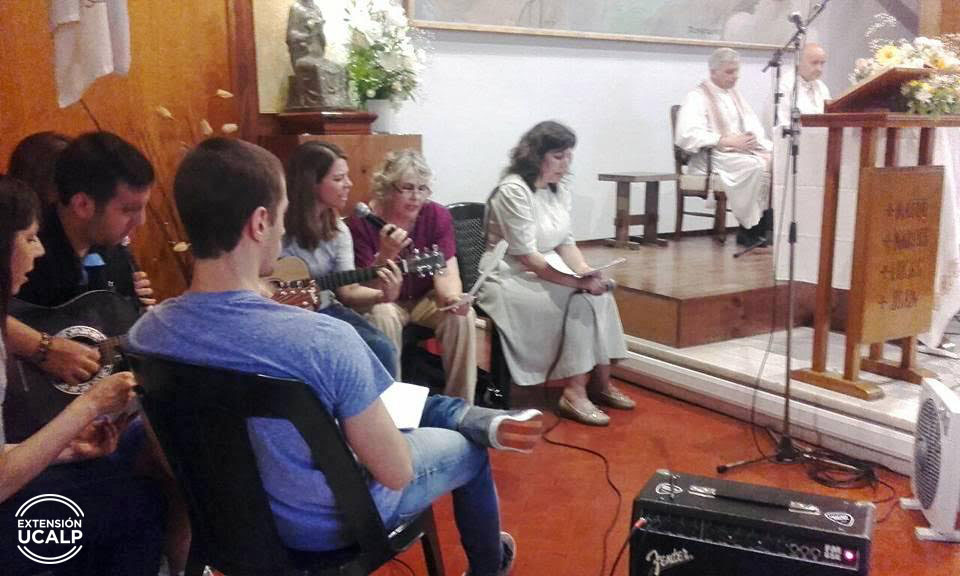  Alumnos de la Sede Bernal celebraron sacramentos