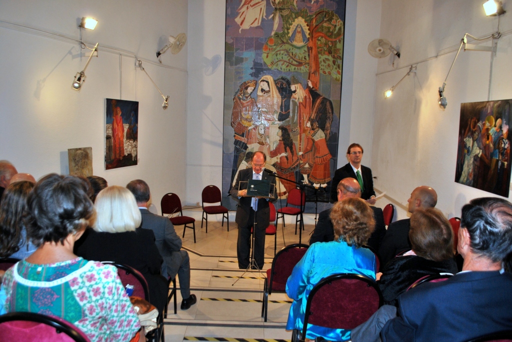 La UCALP presentó su primer libro institucional