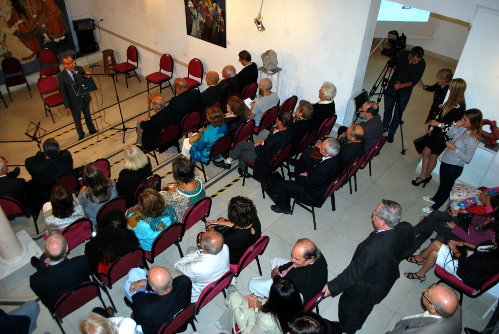 La UCALP presentó su primer libro institucional