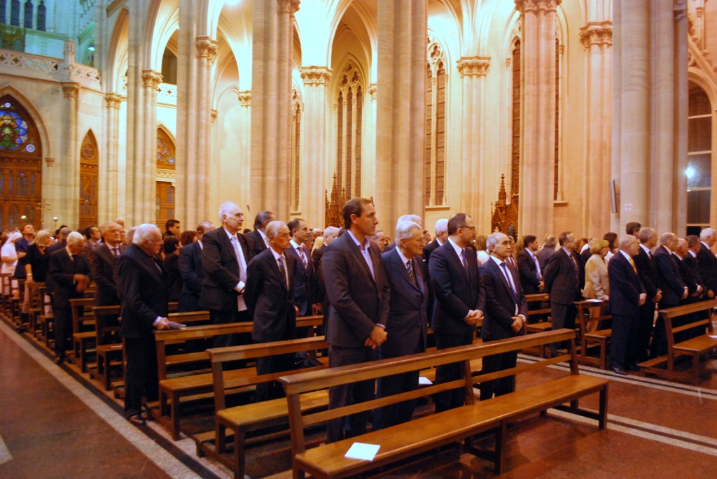 Monseñor Héctor Aguer celebró las Bodas de Plata Episcopales