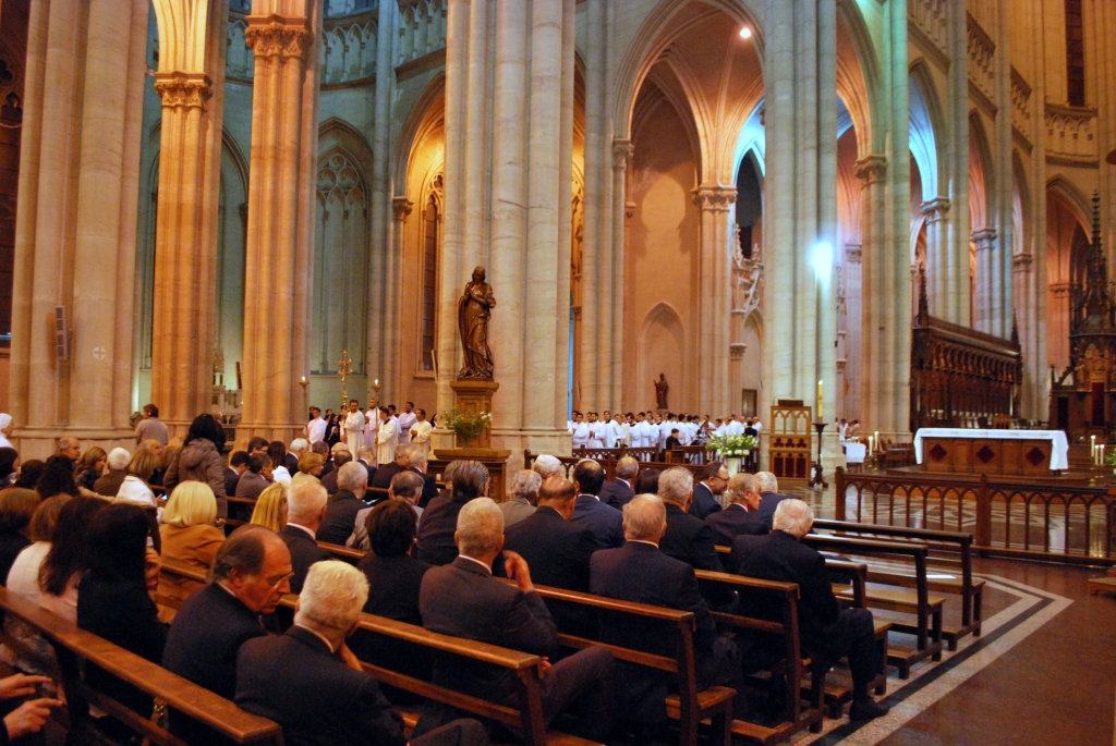 Monseñor Héctor Aguer celebró las Bodas de Plata Episcopales
