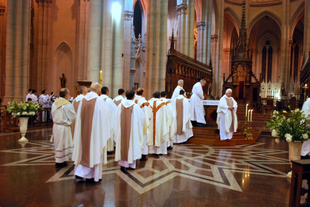 Monseñor Héctor Aguer celebró las Bodas de Plata Episcopales