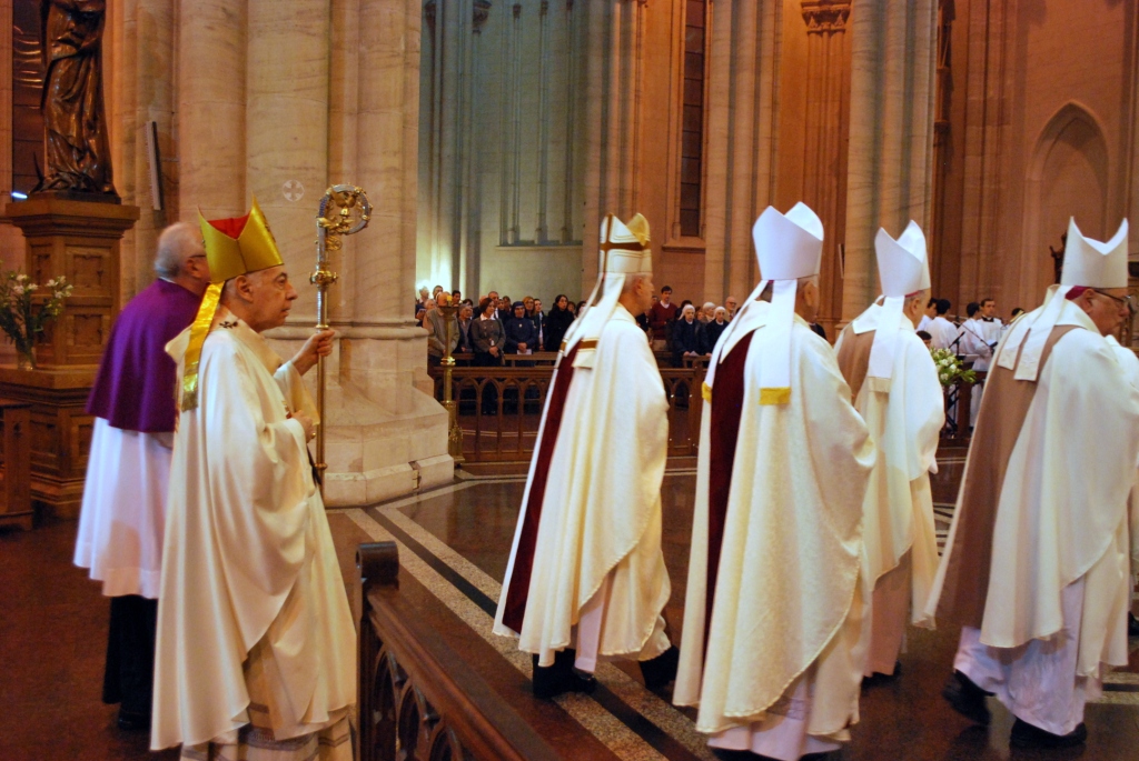 Monseñor Héctor Aguer celebró las Bodas de Plata Episcopales