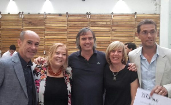 Premian a docente de la Facultad de Arquitectura y Diseño