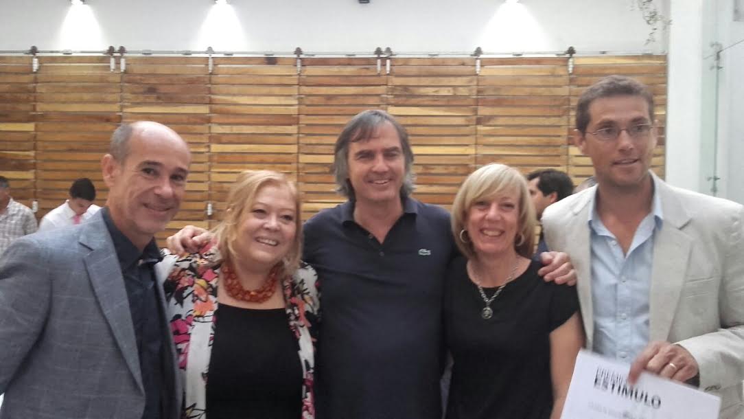 Premian a docente de la Facultad de Arquitectura y Diseño