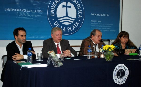 Presentación de libro en la Facultad de Derecho y Ciencias Políticas