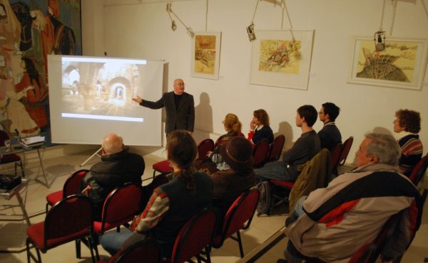 Se realizó la conferencia sobre “Arte Románico”