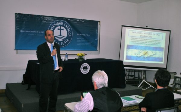 Se presentó en la UCALP un libro sobre Malvinas