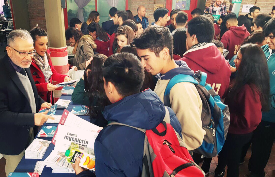 La UCALP Sede Bernal continúa con el programa de visitas a colegios secundarios