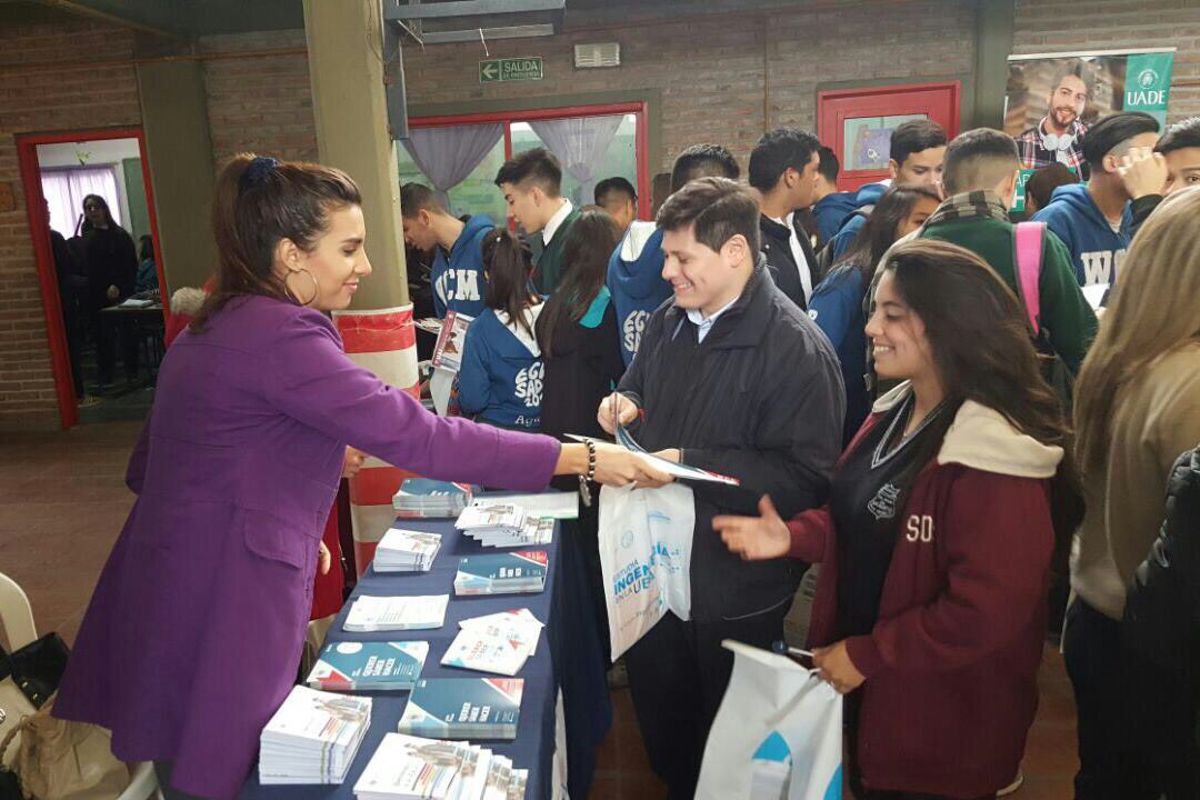 La UCALP Sede Bernal continúa con el programa de visitas a colegios secundarios