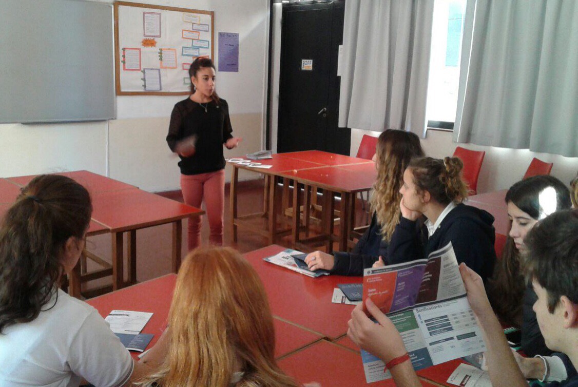 La UCALP Sede Bernal continúa con el programa de visitas a colegios secundarios