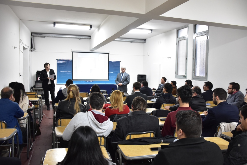 Charla sobre Crimen Organizado