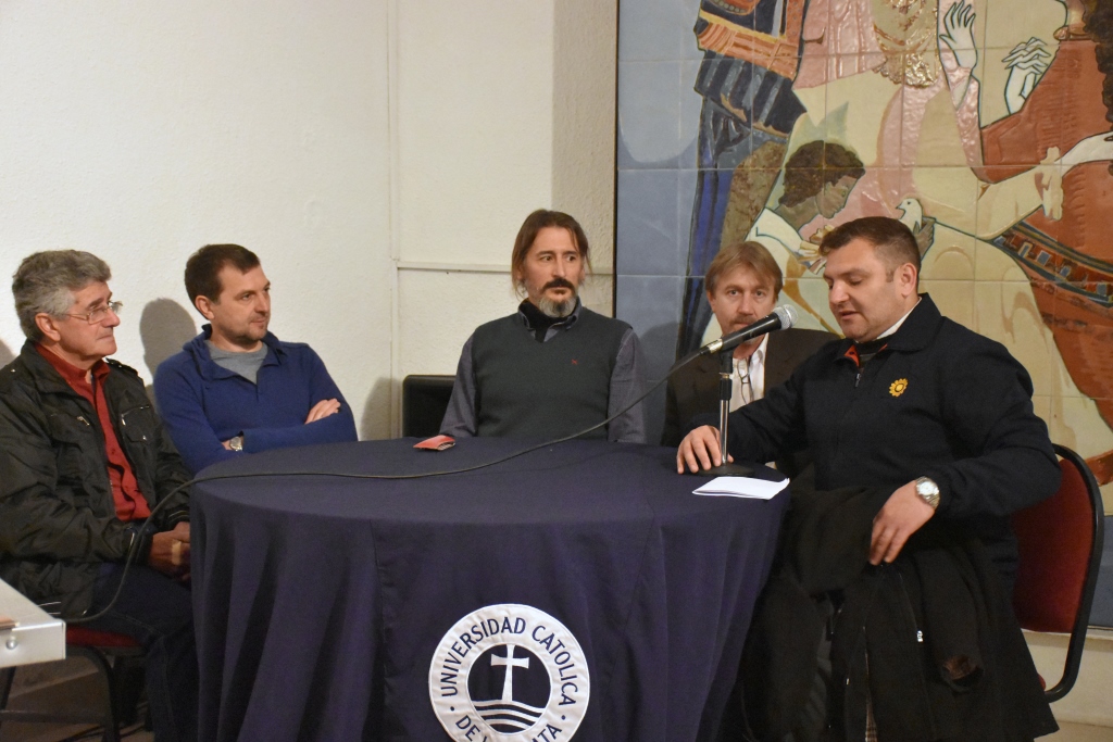 Conferencia sobre el vitral de la Virgen de Czestochowa