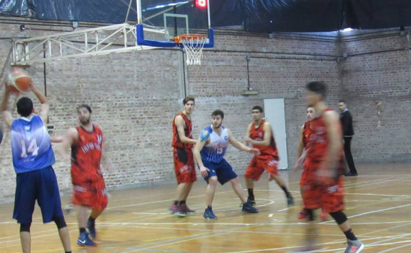 El equipo de básquet dejó el invicto