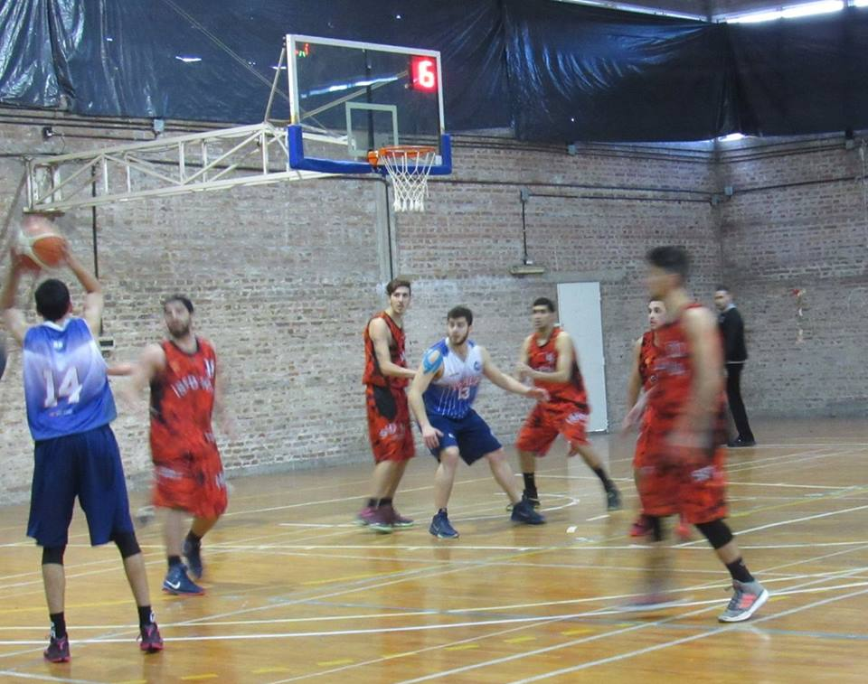 El equipo de básquet dejó el invicto