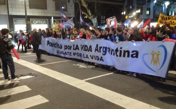Multitudinaria marcha por la vida