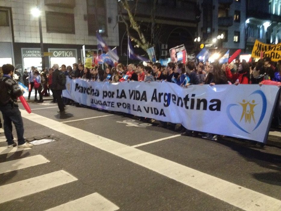 Multitudinaria marcha por la vida