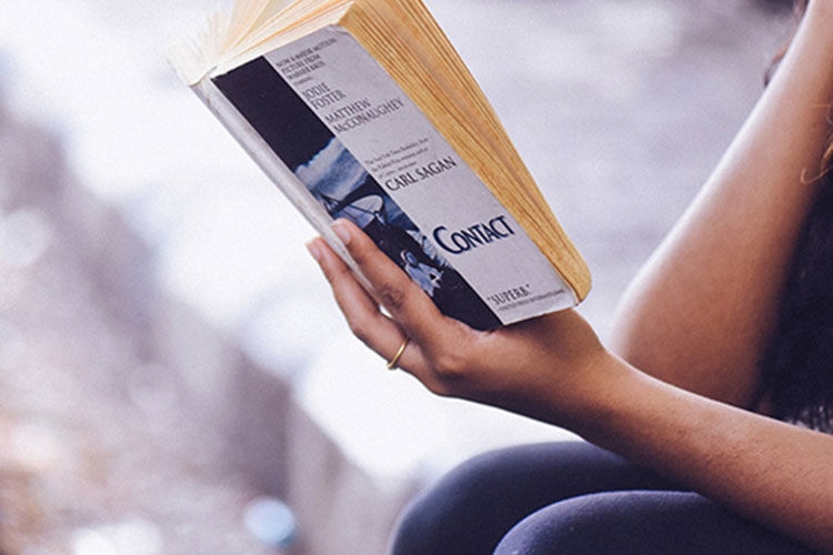 4 razones por las que deberíamos leer más libros