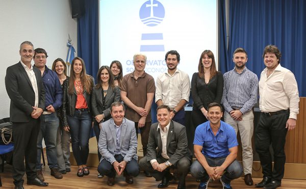 Primera reunión con graduados