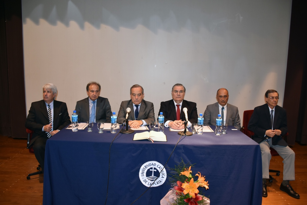 Entrega de diplomas de la Facultad de Derecho y Ciencias Políticas