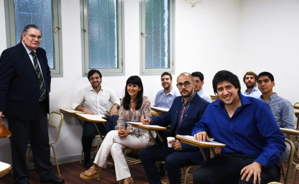 Primer encuentro con graduados de Derecho