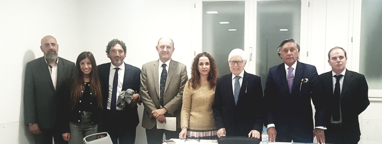 Alumnos de la Diplomatura en Corrupción finalizan sus estudios en Europa