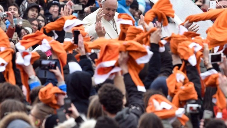 Catequesis del Papa: todos tenemos derecho a escuchar la Palabra de Dios