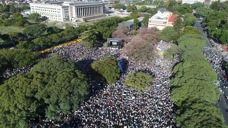 Multitudinaria participación en la Marcha por la Vida