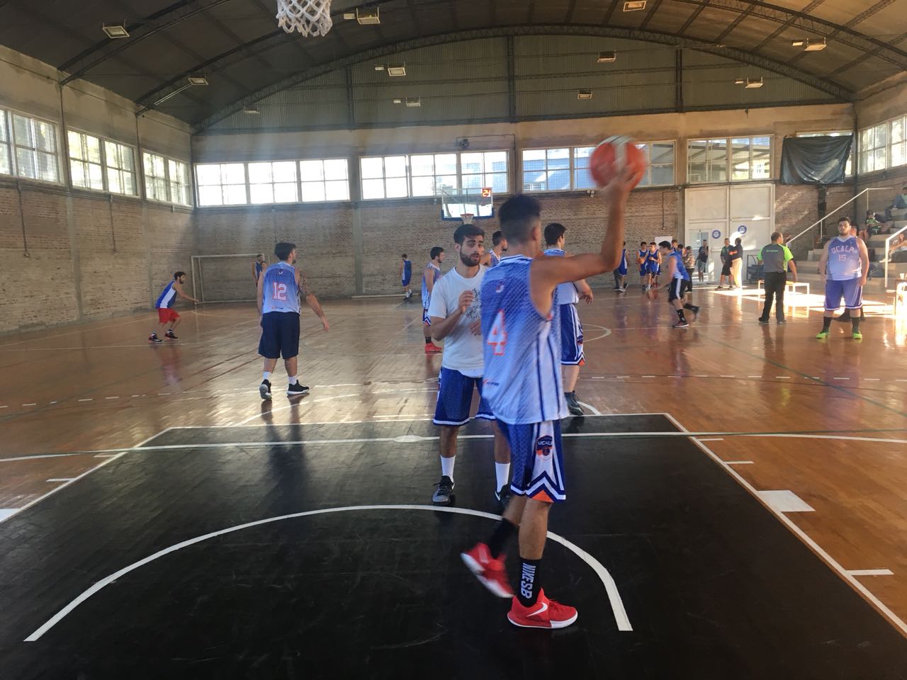Buen comienzo para el equipo de básquet de la UCALP