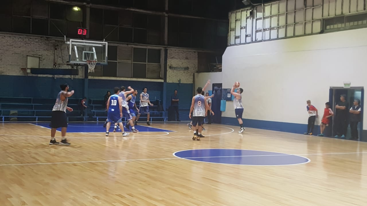 El básquet de la UCALP se mantiene en la senda de la victoria