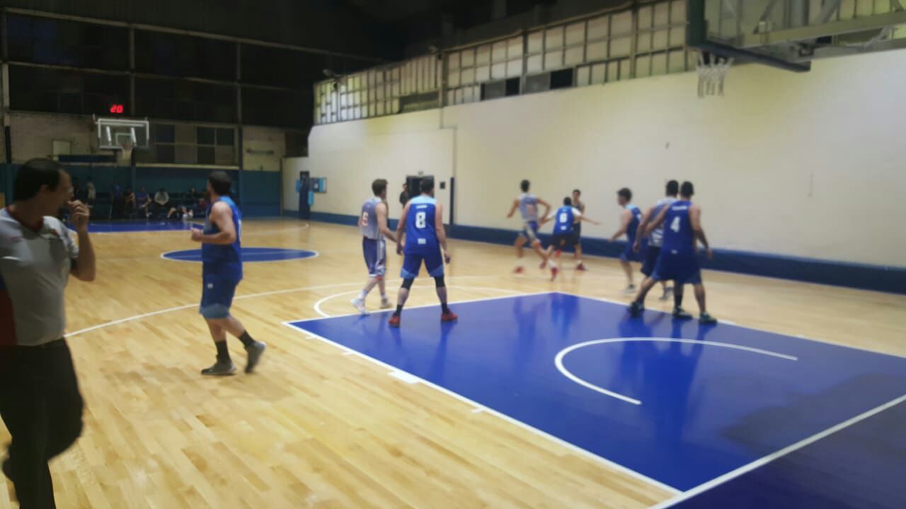 El básquet de la UCALP se mantiene en la senda de la victoria