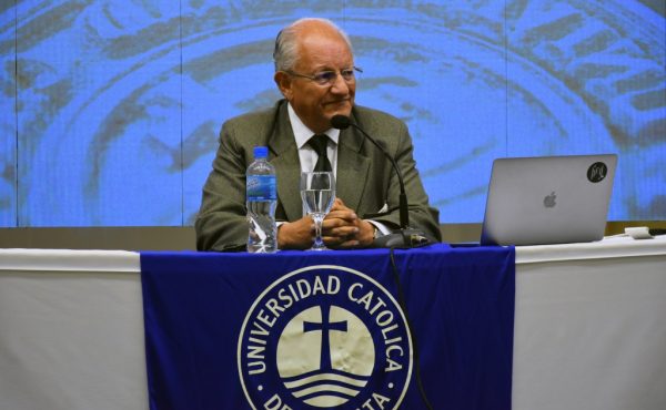 Con la conferencia del Dr. Abel Albino, finalizó la Expo UCALP