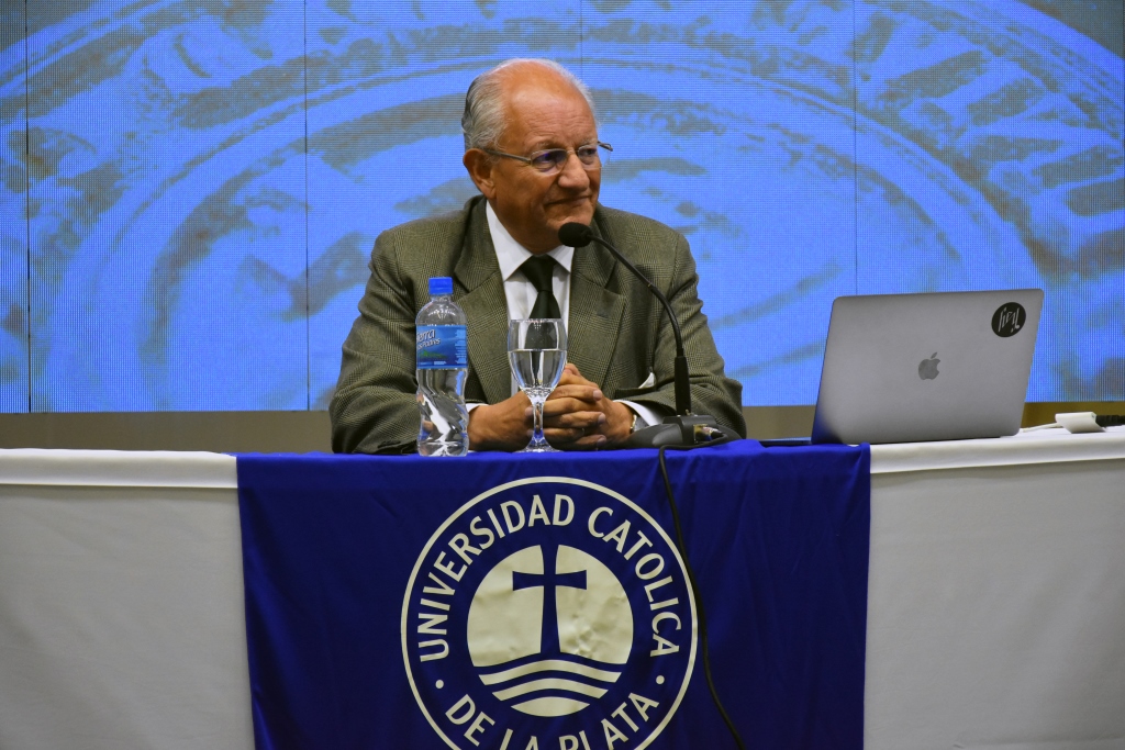 Con la conferencia del Dr. Abel Albino, finalizó la Expo UCALP