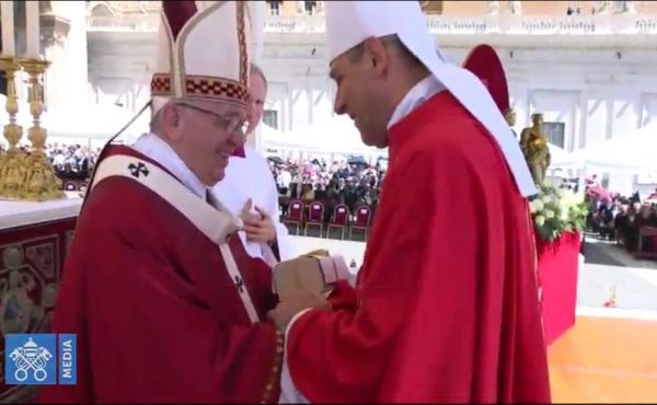 El Papa entregó el palio arzobispal a Mons. Fernández