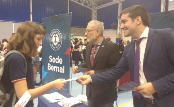 La Sede Bernal participó de ferias universitarias