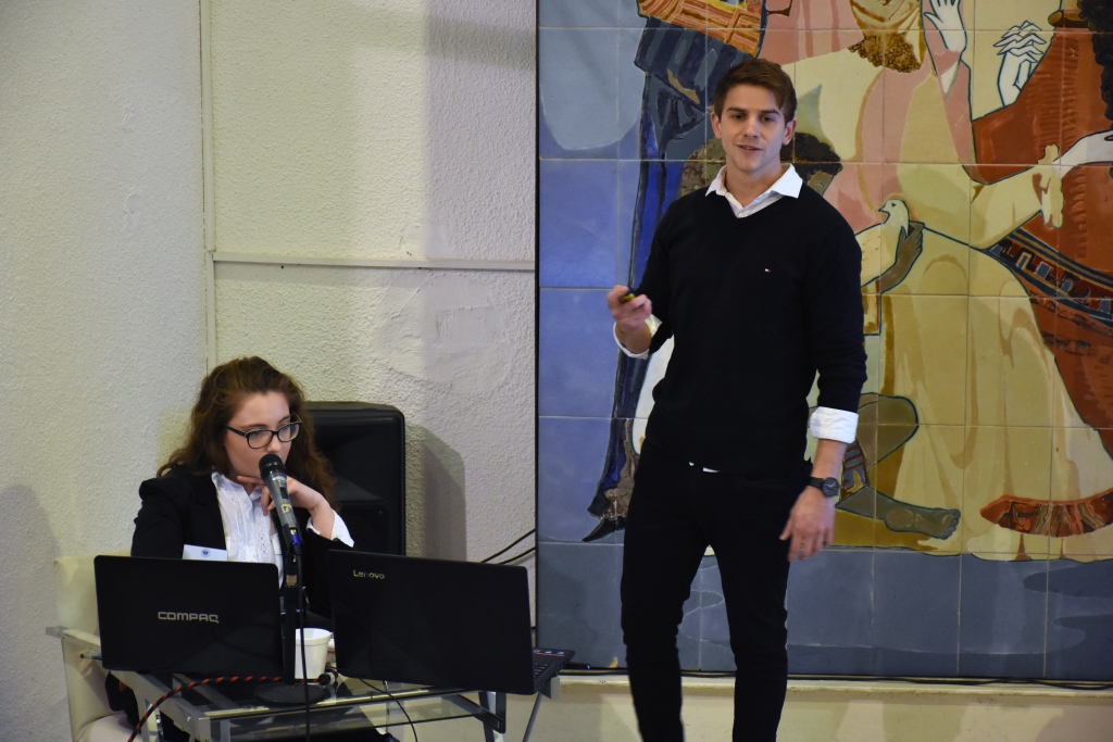 Emotivo homenaje al Profesor Hugo Gariglio