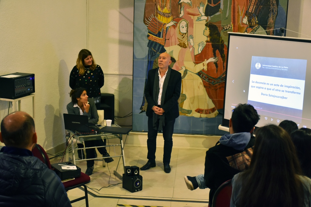 Emotivo homenaje al Profesor Hugo Gariglio