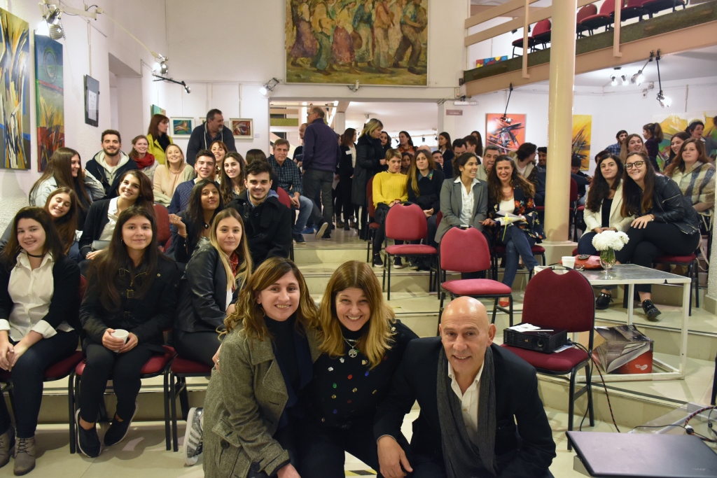 Emotivo homenaje al Profesor Hugo Gariglio