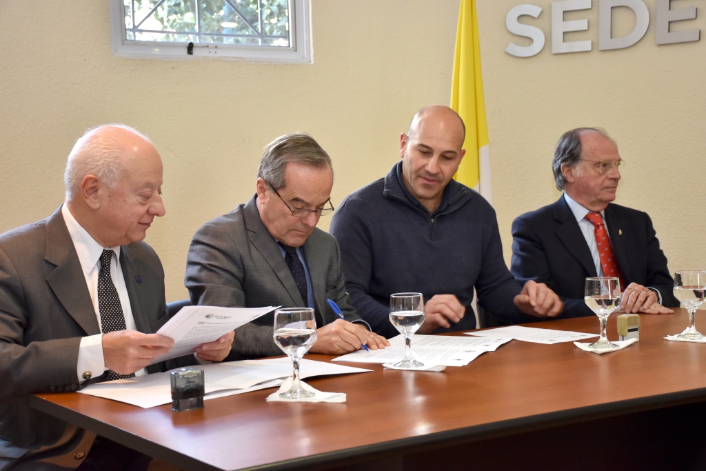 Firma de convenio entre la Sede Bernal y la Municipalidad de Quilmes